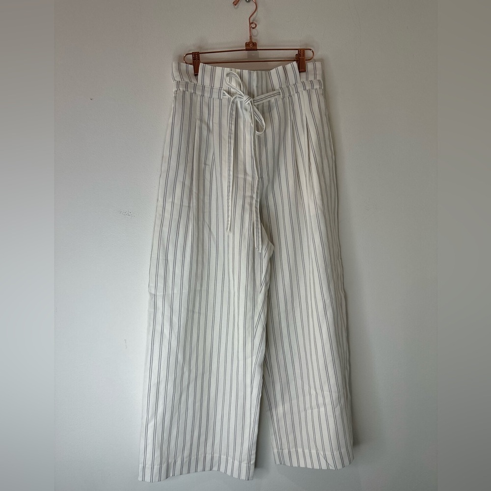CLUB MONACO
Anreannah Wide Leg pin stripe - Picture 2 of 11